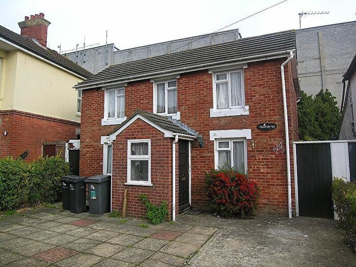 6 Bedroom House To Rent In Bedroom Detached House In Winton, BH9