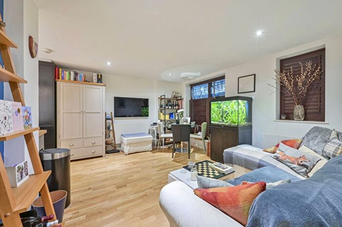 2 Bedroom Flat To Rent In Lacy Road, Putney, London, SW15