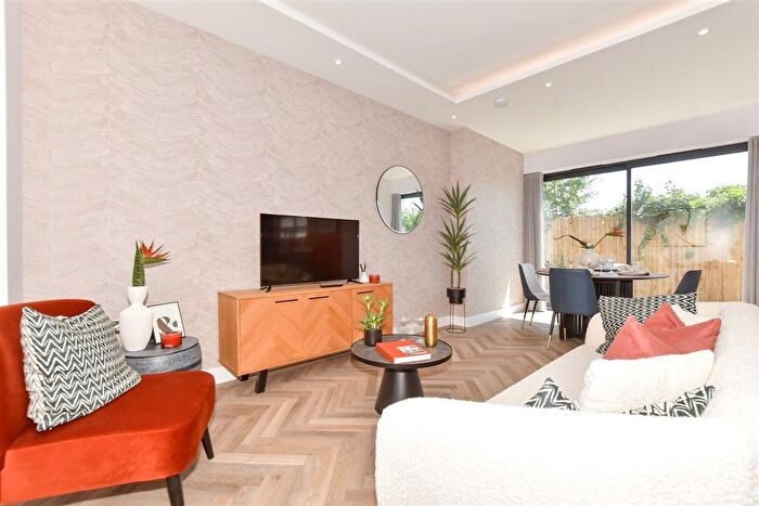 2 Bedroom Flat For Sale In Convent Road, Broadstairs, Kent, CT10