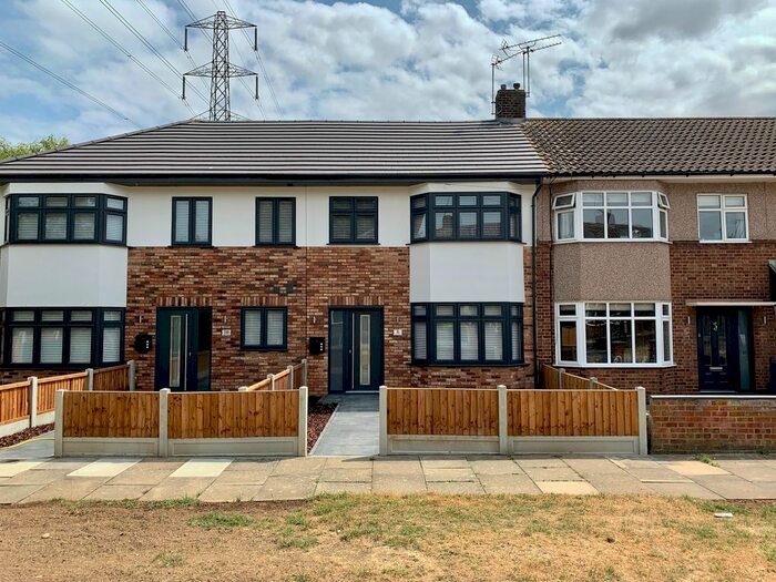 3 Bedroom Property To Rent In Tamar Close, Cranham, Upminster, RM14