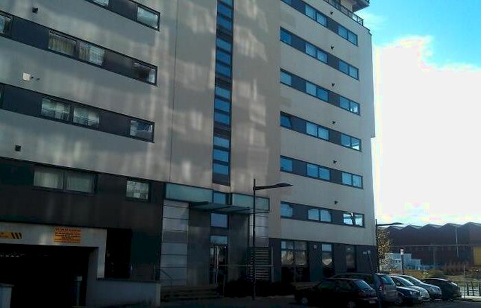 2 Bedroom Flat To Rent In Castlebank Place, Glasgow, G11