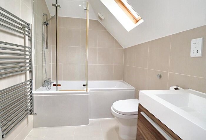 2 Bedroom Apartment To Rent In Albany Road, Walton-On-Thames, Surrey, KT12