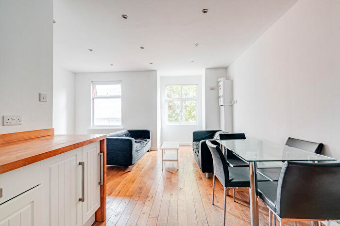 2 Bedroom Apartment To Rent In Brondesbury Villas, Queen's Park, London, NW6