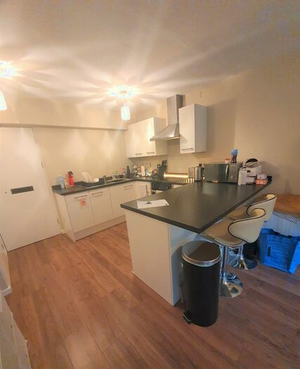 Apartment To Rent In Woking, Surrey, GU22