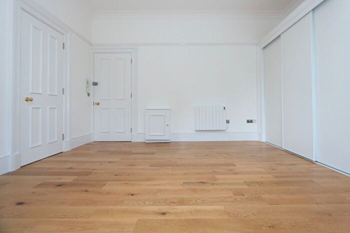 1 Bedroom Flat To Rent In Crown Road North, Glasgow, G12