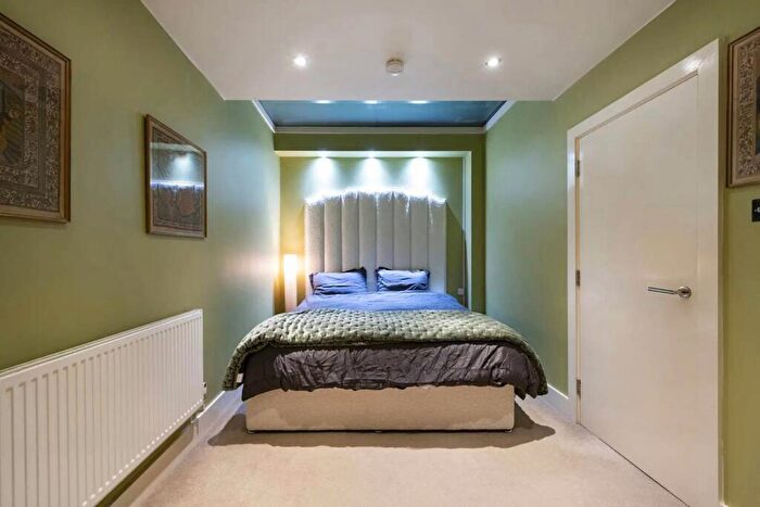 2 Bedroom Flat To Rent In Prince Of Wales Road, Kentish Town, London, NW5