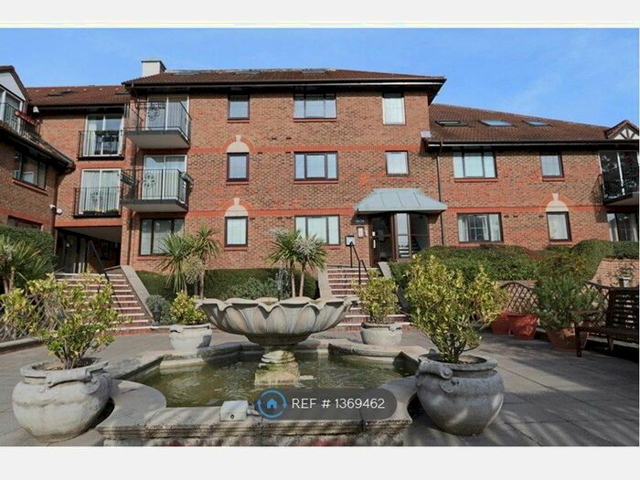 2 Bedroom Flat To Rent In French Apartments, Purley, CR8