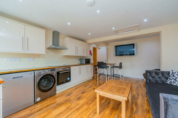 5 Bedroom Terraced House To Rent In Park Road, Lenton, Nottingham, NG7