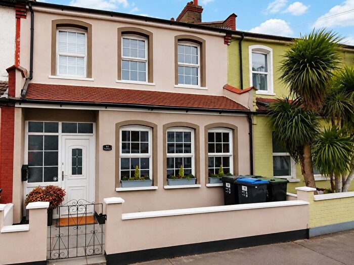 5 Bedroom Terraced House For Sale In Colliers Water Lane, Thornton Heath, CR7
