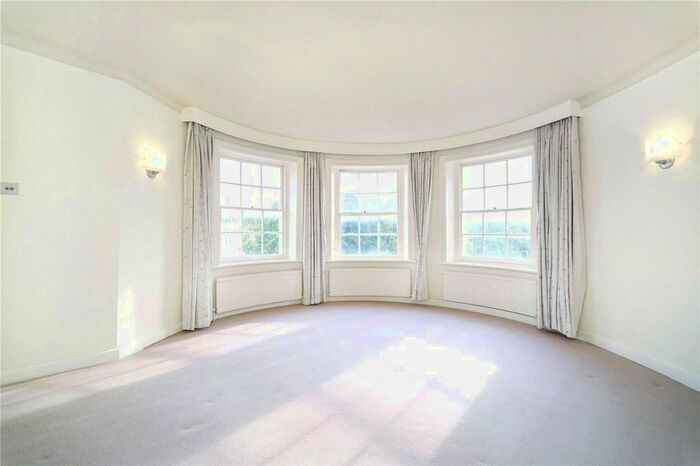 1 Bedroom Flat To Rent In Royal Crescent, London, W11