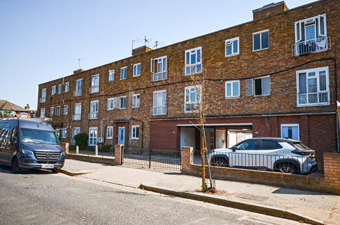 2 Bedroom Flat To Rent In St. Kilda's Road, Stoke Newington, N16