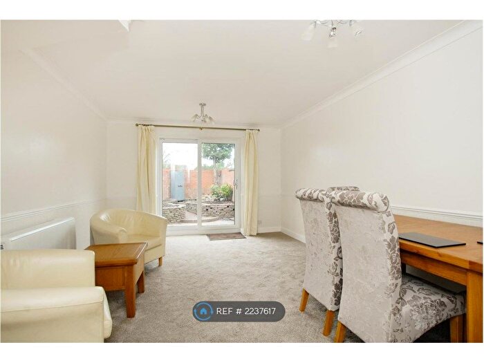 2 Bedroom Semi-Detached House To Rent In Littlebrook Avenue, Slough, SL2