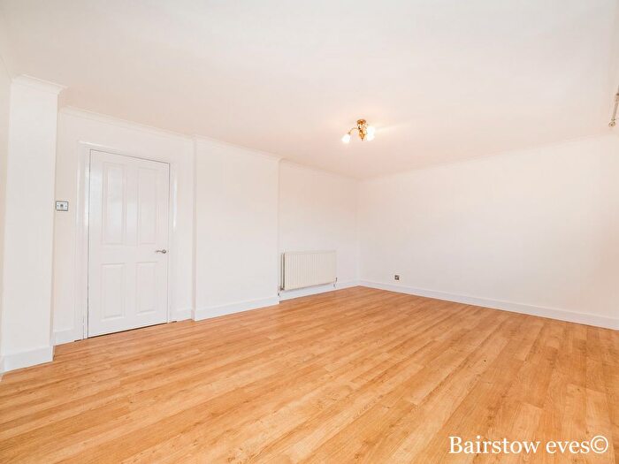 2 Bedroom Flat To Rent In Bevan Way, Hornchurch, RM12