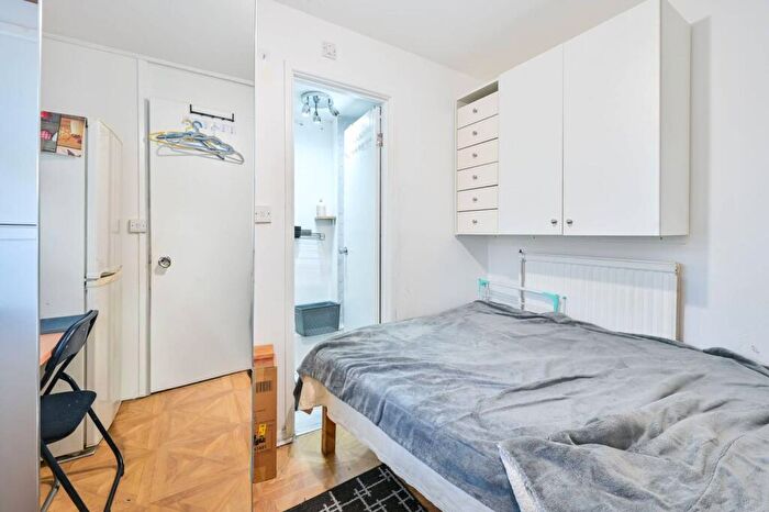 2 Bedroom Flat For Sale In Rotherhithe New Road, South Bermondsey, London, SE16