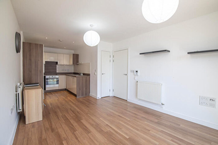 2 Bedroom Apartment For Sale In Cabot Close, Croydon, CR0