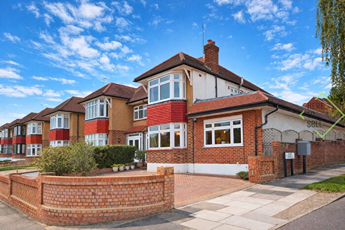4 Bedroom Semi-Detached House For Sale In Morton Way, Southgate, N14