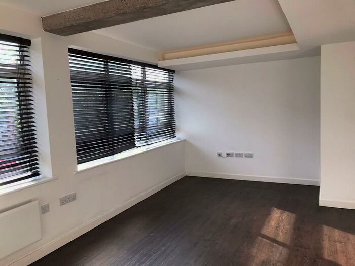 2 Bedroom Flat To Rent In Woodseats Road, Woodseats, Sheffield, South Yorkshire, S8