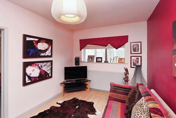 3 Bedroom End Of Terrace House For Sale In Leighton Place, Sheffield, South Yorkshire, S14