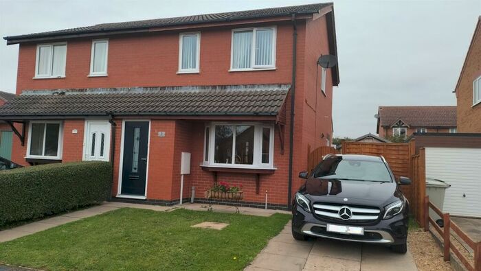 3 Bedroom Semi-Detached House For Sale In Dunlin Road, Essendine, Stamford, PE9