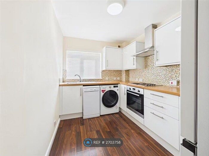 2 Bedroom Flat To Rent In Bexley Court, Reading, RG30