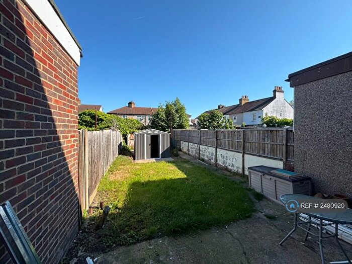 3 Bedroom Terraced House To Rent In Upminster Road South, Rainham, RM13