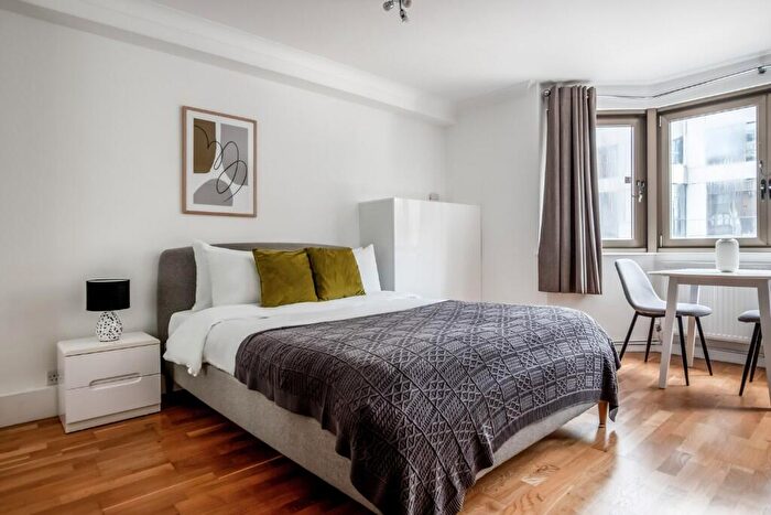 Studio To Rent In Portsoken Street, London, E1