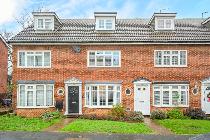 4 Bedroom Town House For Sale In Gainsborough Court, Walton-On-Thames, KT12