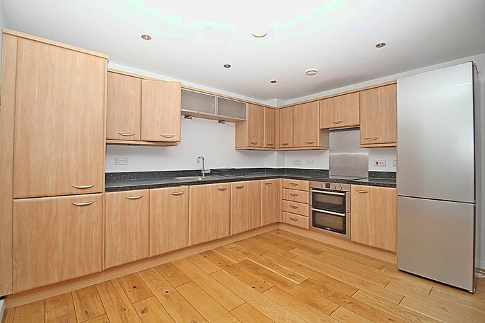 2 Bedroom Flat To Rent In Lanadron Close, Isleworth, TW7