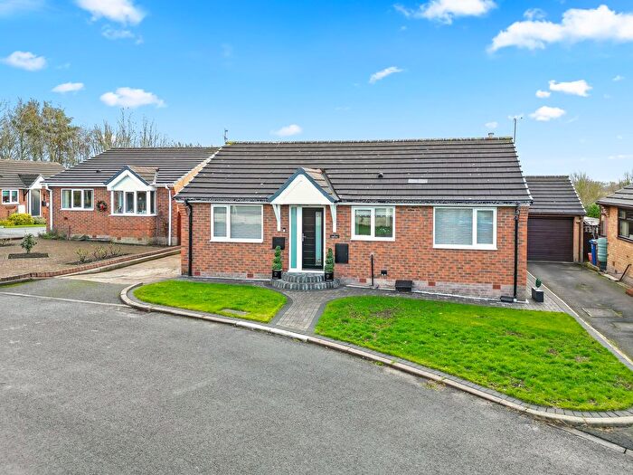 2 Bedroom Detached House For Sale In Hollin Croft, Barnsley, S75