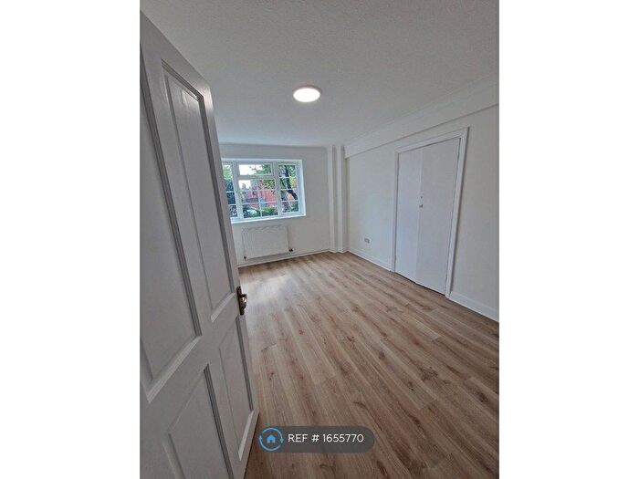 2 Bedroom Flat To Rent In Ashford Court, London, NW2