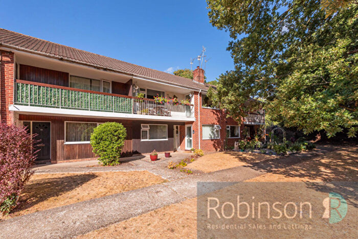 2 Bedroom Maisonette For Sale In Audley Drive, Maidenhead, Berkshire, SL6