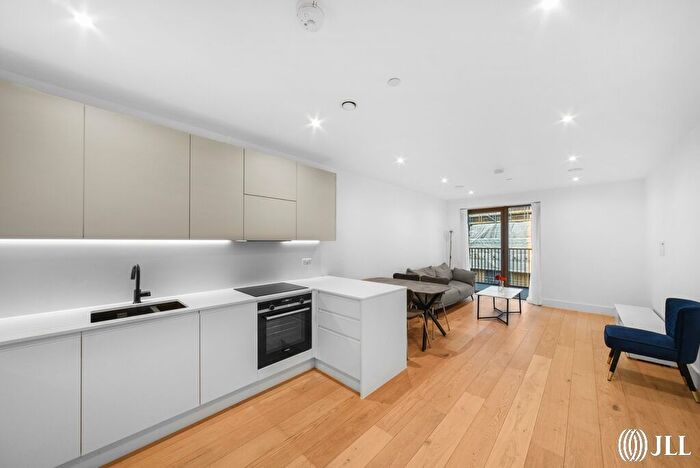 1 Bedroom Flat To Rent In Capital Interchange Way, Brentford, TW8