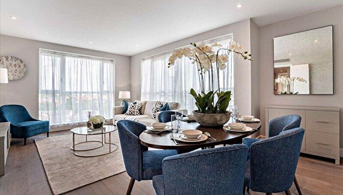 2 Bedroom Apartment To Rent In Westferry Circus, Canary Wharf, London, E14