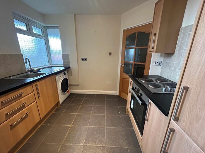 3 Bedroom Maisonette To Rent In High Street, Coleshill., B46