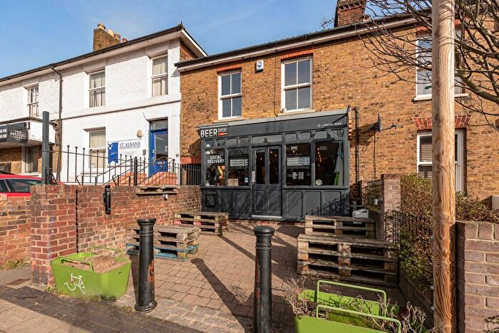 1 Bedroom Apartment To Rent In London Road, St. Albans, Hertfordshire, AL1