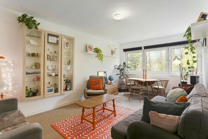 2 Bedroom Flat To Rent In Christchurch Avenue, Mapesbury, London, NW6