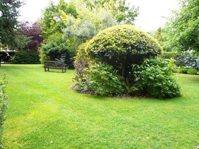 1 Bedroom Retirement Property For Sale In Hamilton Square, North Finchley, N12