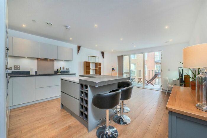 3 Bedroom Flat To Rent In Bowhouse Court, Cofferdam Way, SE8