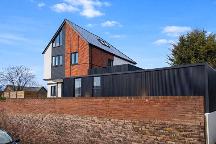 5 Bedroom Detached House For Sale In Ridley Road, Rochester, ME1