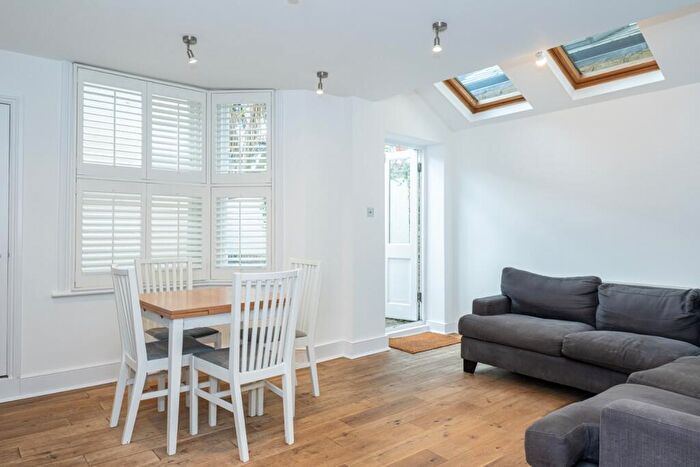 2 Bedroom Flat To Rent In Marmion Road, Battersea, London, SW11