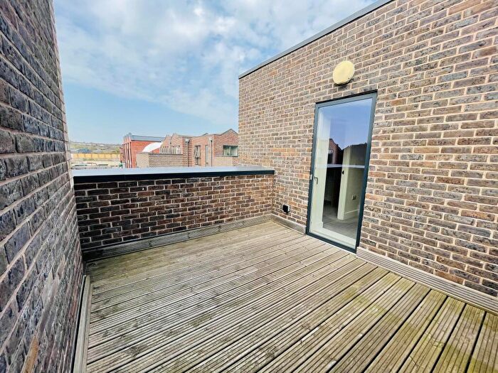 4 Bedroom House To Rent In Navigation Street, Nottingham, NG2