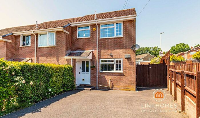 3 Bedroom End Of Terrace House For Sale In Redshank Close, Poole, BH17