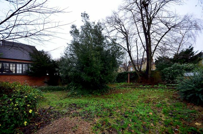 3 Bedroom Flat To Rent In Arterberry Road, Wimbledon, London, SW20