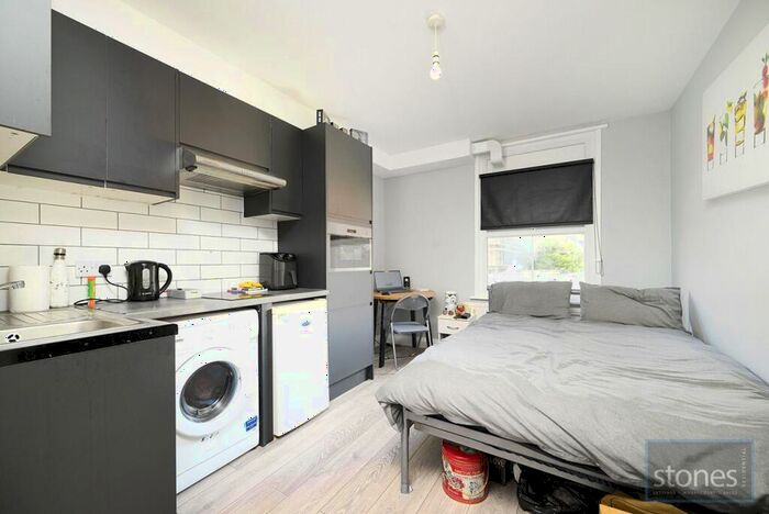 Apartment To Rent In Brent Street, London, NW4