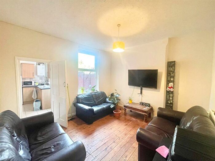 5 Bedroom Semi-Detached House To Rent In **£pppw Excluding Bills** Midland Avenue, Lenton, - Uon, NG7