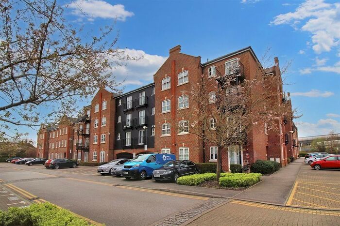 2 Bedroom Flat To Rent In Coxhill Way, Aylesbury, HP21