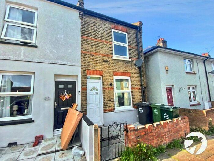2 Bedroom End Of Terrace House To Rent In Howard Road, Dartford, Kent, DA1