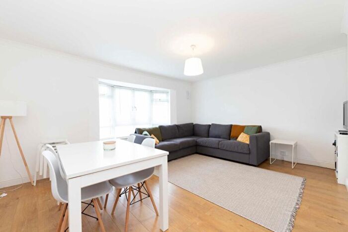 3 Bedroom Flat To Rent In Albert Close, London, N22