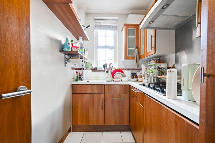 2 Bedroom Flat To Rent In Devonshire Street, Marylebone, London, W1W