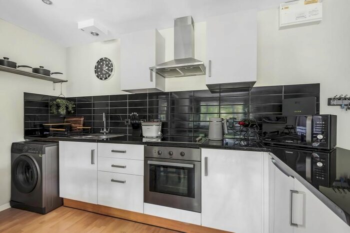 1 Bedroom Flat To Rent In Bagshot, Surrey, GU19